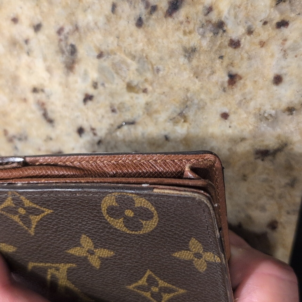 Louis Vuitton Brown Monogram Simple Wallet. Authentic - Picture 6 of 7